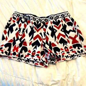 eva mendes for NY & Company
white shorts with a black and burnt orange pattern!